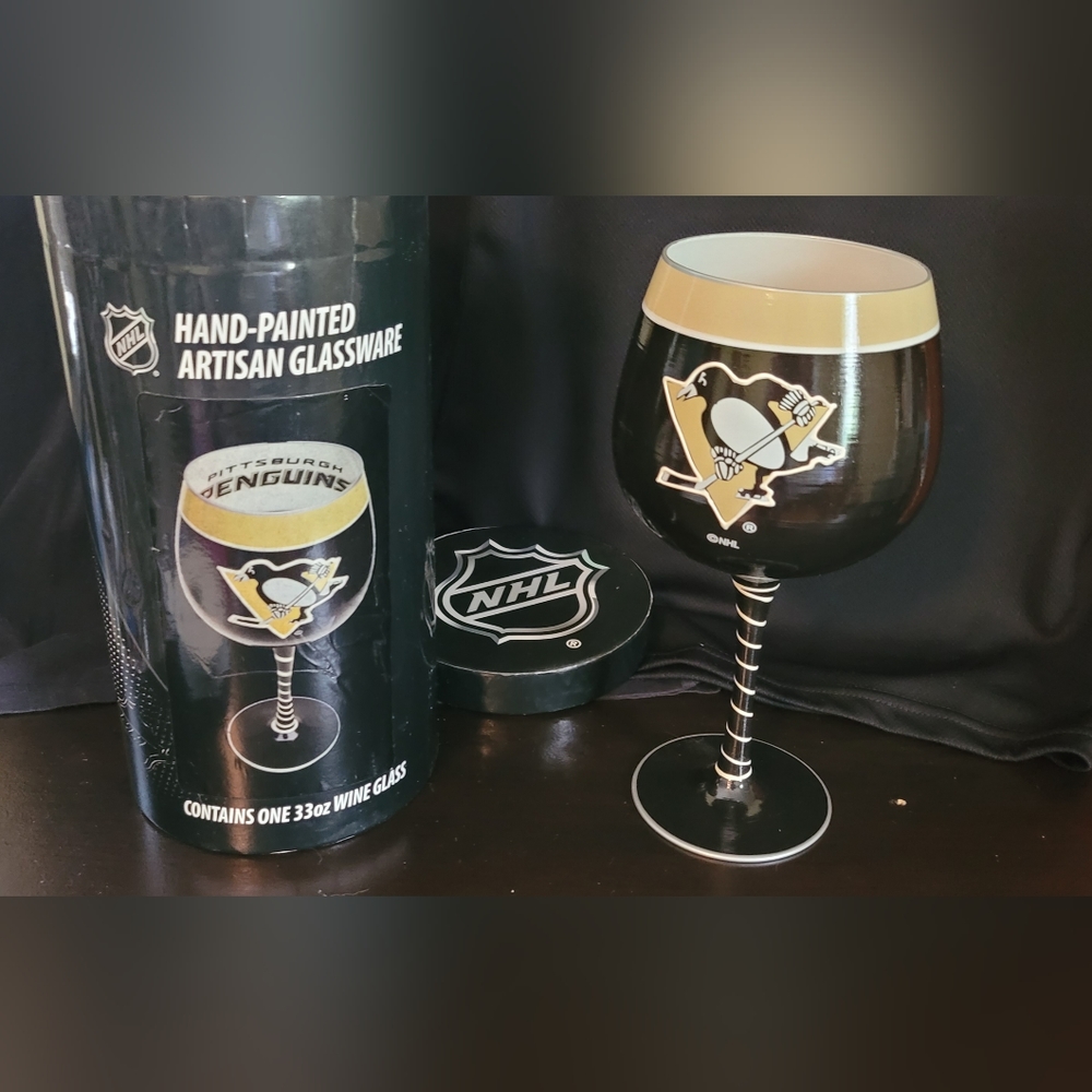 NHL Pittsburgh Penguins Hand-Painted Wine Glass 33oz